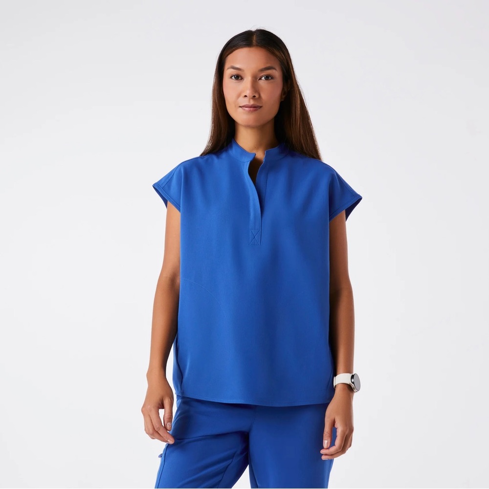 Rafaela Figs Top Size L in Winning Blue
